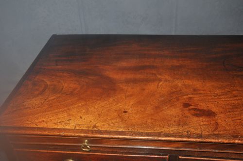SMALL 18TH CENTURY MAHOGANY CHEST OF DRAWERS - ADDITIONAL PHOTO 1