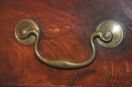 SMALL 18TH CENTURY MAHOGANY CHEST OF DRAWERS - ADDITIONAL PHOTO 3