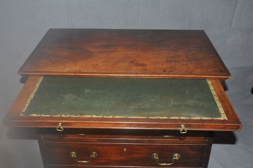 SMALL 18TH CENTURY MAHOGANY CHEST OF DRAWERS - ADDITIONAL PHOTO 5
