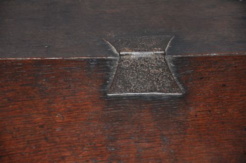 EARLY 17TH CENTURY OAK BIBLE BOX - ADDITIONAL PHOTO 1