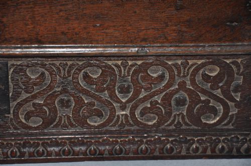 EARLY 17TH CENTURY OAK BIBLE BOX - ADDITIONAL PHOTO 3