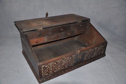 EARLY 17TH CENTURY OAK BIBLE BOX - ADDITIONAL PHOTO 4