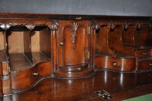 FINE 18TH CENTURY OAK BUREAU - ADDITIONAL PHOTO 3