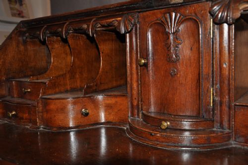 FINE 18TH CENTURY OAK BUREAU - ADDITIONAL PHOTO 4