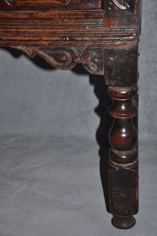 17TH CENTURY OAK DRESSER BASE - ADDITIONAL PHOTO 2
