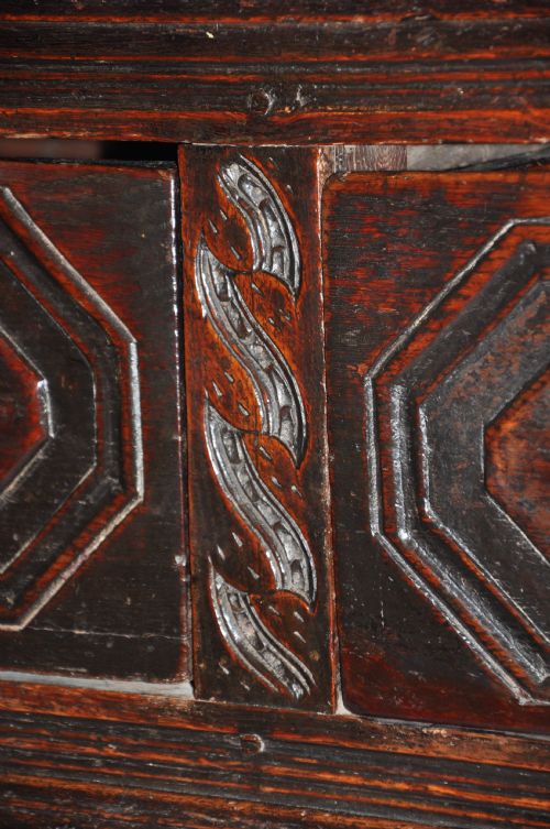 17TH CENTURY OAK DRESSER BASE - ADDITIONAL PHOTO 3