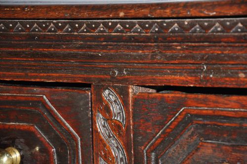 17TH CENTURY OAK DRESSER BASE - ADDITIONAL PHOTO 5