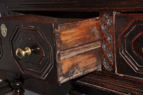 17TH CENTURY OAK DRESSER BASE - ADDITIONAL PHOTO 6