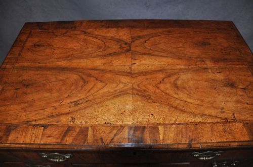 EARLY 18TH CENTURY WALNUT KNEEHOLE DESK - ADDITIONAL PHOTO 7