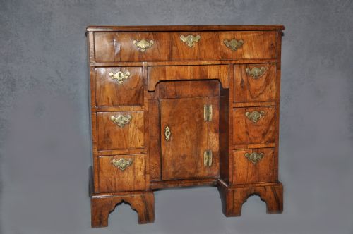 early 18th century walnut kneehole desk - CATEGORY: ANTIQUE DESKS - DATED 