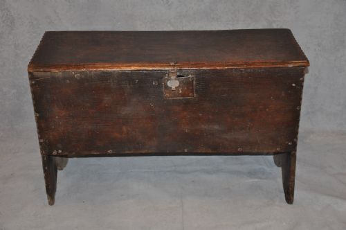 small 17th century oak coffer - CATEGORY: ANTIQUE CHESTS - DATED 17TH CENTURY