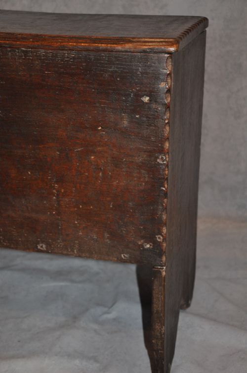 SMALL 17TH CENTURY OAK COFFER - ADDITIONAL PHOTO 1