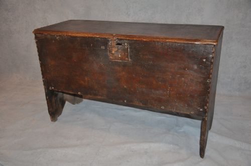 SMALL 17TH CENTURY OAK COFFER - ADDITIONAL PHOTO 5