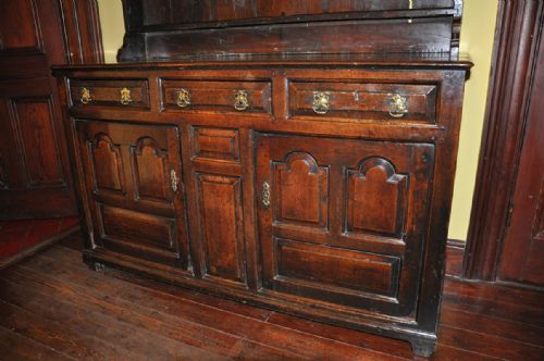 EARLY 18TH CENTURY WELSH OAK DRESSSER - ADDITIONAL PHOTO 1
