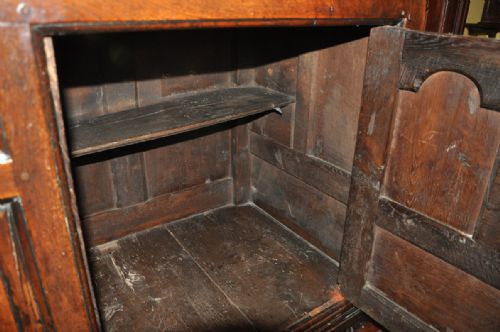 EARLY 18TH CENTURY WELSH OAK DRESSSER - ADDITIONAL PHOTO 3