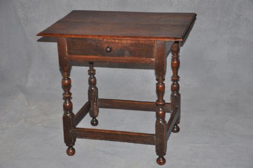 small 17th century oak side table - CATEGORY: ANTIQUE TABLES - DATED 17TH CENTURY