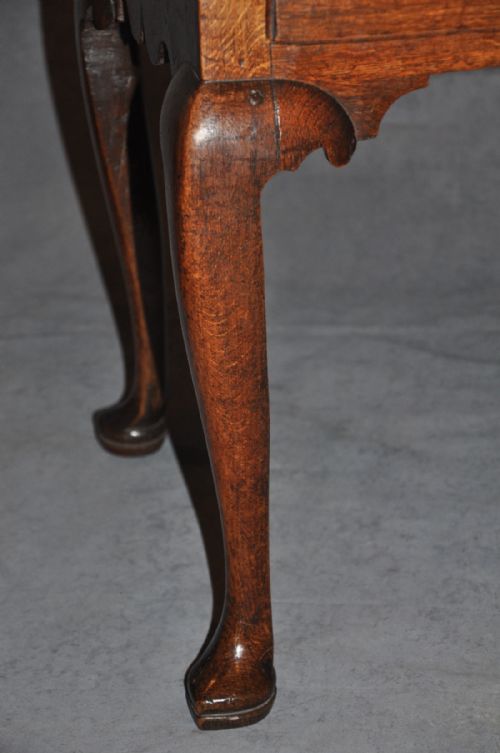 EARLY 18TH CENTURY OAK LOWBOY - ADDITIONAL PHOTO 2