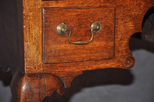 EARLY 18TH CENTURY OAK LOWBOY - ADDITIONAL PHOTO 3