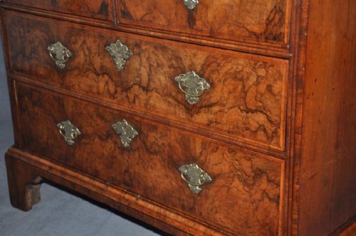 EARLY 18TH CENTURY WALNUT BUREAU - ADDITIONAL PHOTO 1