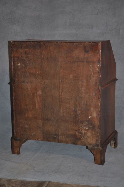 EARLY 18TH CENTURY WALNUT BUREAU - ADDITIONAL PHOTO 7