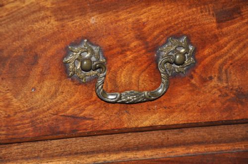 18TH CENTURY MAHOGANY CHEST OF DRAWERS - ADDITIONAL PHOTO 2
