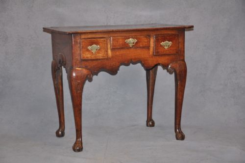 early 18th century oak lowboy - CATEGORY: ANTIQUE FURNITURE - DATED 18TH CENTURY