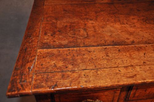EARLY 18TH CENTURY OAK LOWBOY - ADDITIONAL PHOTO 1