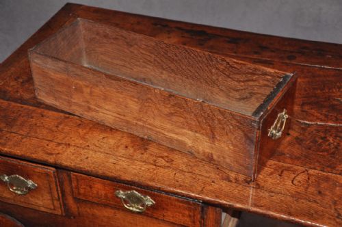 EARLY 18TH CENTURY OAK LOWBOY - ADDITIONAL PHOTO 3