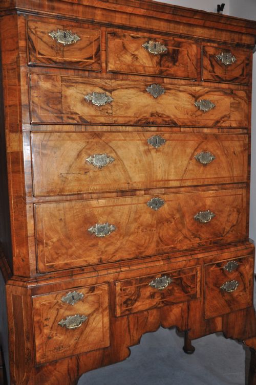 FINE EARLY 18TH CENTURY WALNUT CHEST ON STAND - ADDITIONAL PHOTO 3