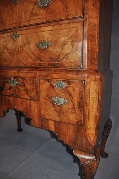 FINE EARLY 18TH CENTURY WALNUT CHEST ON STAND - ADDITIONAL PHOTO 5