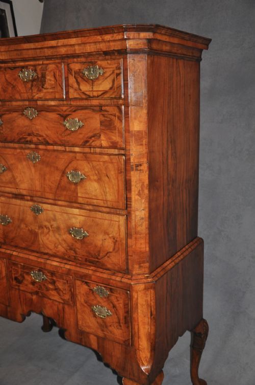FINE EARLY 18TH CENTURY WALNUT CHEST ON STAND - ADDITIONAL PHOTO 6