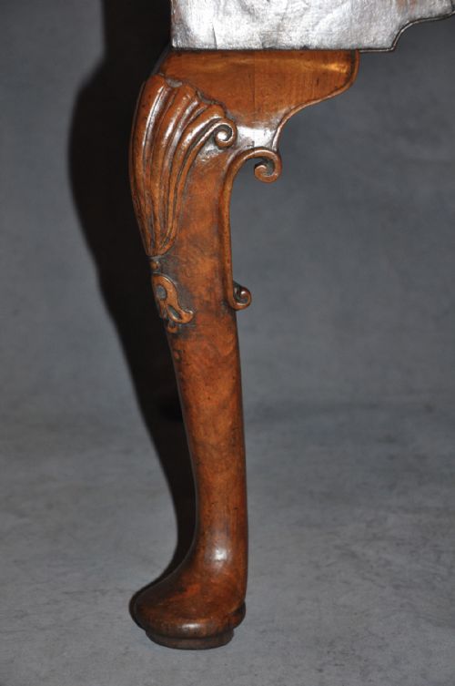 FINE EARLY 18TH CENTURY WALNUT CHEST ON STAND - ADDITIONAL PHOTO 7