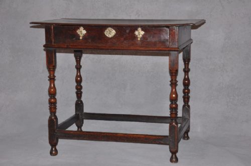 17th century oak side table - CATEGORY: ANTIQUE TABLES - DATED 17TH CENTURY