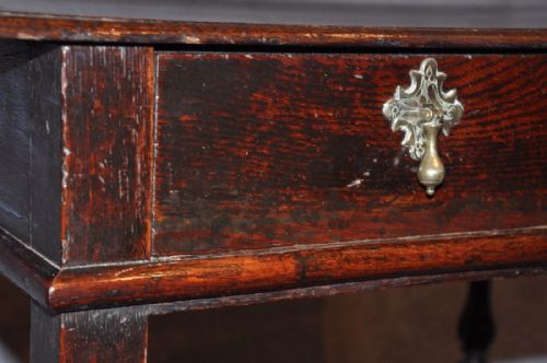 17TH CENTURY OAK SIDE TABLE - ADDITIONAL PHOTO 2