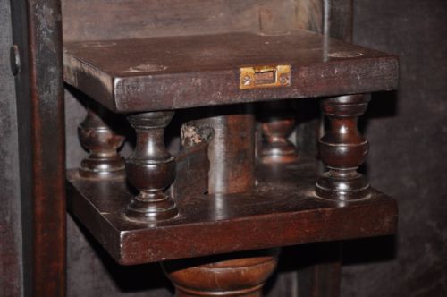 18TH CENTURY MAHOGANY CHIPPENDALE TRIPOD TABLE - ADDITIONAL PHOTO 7