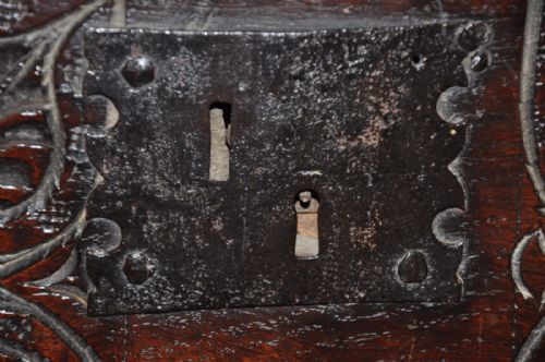 17TH CENTURY MINIATURE MULE COFFER - ADDITIONAL PHOTO 5