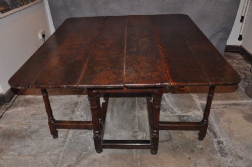 large early 18th century oak gateleg table - CATEGORY: ANTIQUE TABLES - DATED 18TH CENTURY