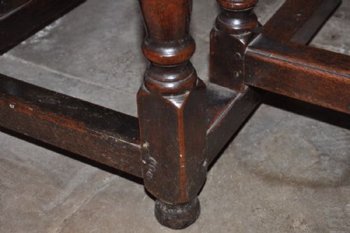 LARGE EARLY 18TH CENTURY OAK GATELEG TABLE - ADDITIONAL PHOTO 1