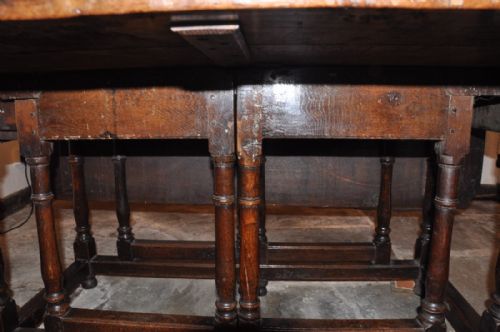 LARGE EARLY 18TH CENTURY OAK GATELEG TABLE - ADDITIONAL PHOTO 5