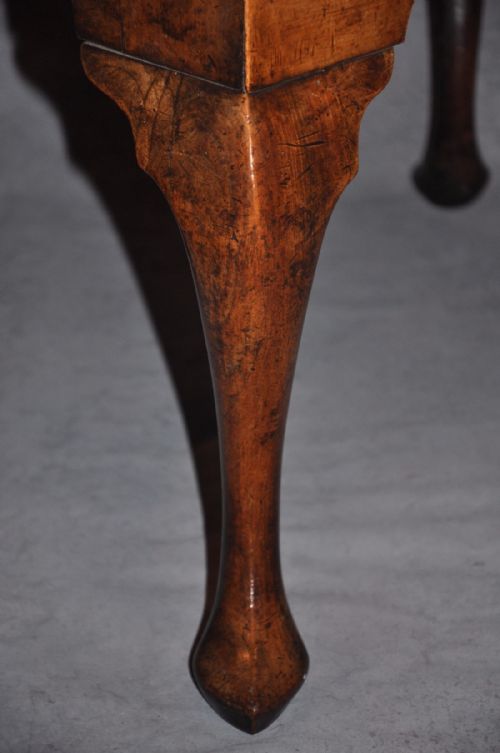 18TH CENTURY WALNUT LOWBOY - ADDITIONAL PHOTO 3