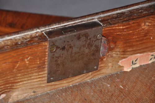 18TH CENTURY WALNUT LOWBOY - ADDITIONAL PHOTO 9