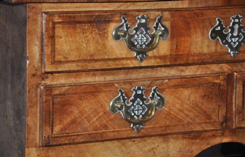 18TH CENTURY WALNUT LOWBOY - ADDITIONAL PHOTO 10