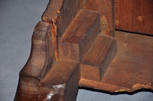 18TH CENTURY WALNUT LOWBOY - ADDITIONAL PHOTO 12