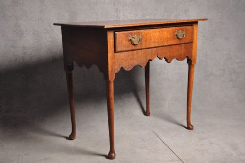 18th century oak lowboy - CATEGORY: ANTIQUE FURNITURE - DATED 18TH CENTURY