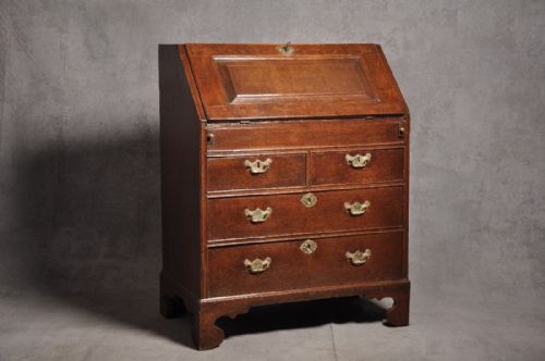 small queen ann oak bureau - CATEGORY: ANTIQUE BUREAU - DATED 18TH CENTURY