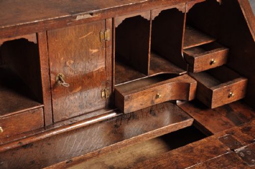 SMALL QUEEN ANN OAK BUREAU - ADDITIONAL PHOTO 2
