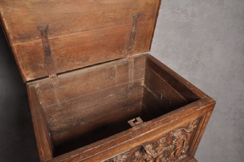 CONTINENTAL CARVED OAK BOX - ADDITIONAL PHOTO 3