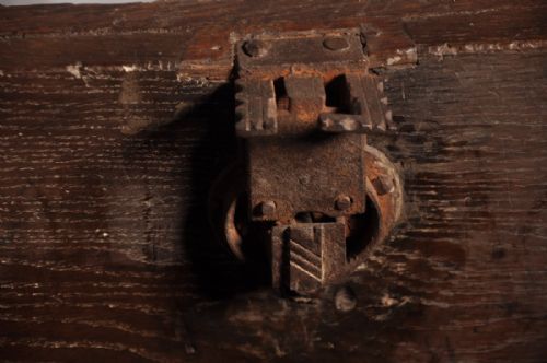 CONTINENTAL CARVED OAK BOX - ADDITIONAL PHOTO 4