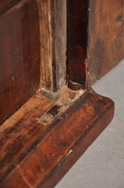 RARE 17TH CENTURY WALNUT CABINET - ADDITIONAL PHOTO 5