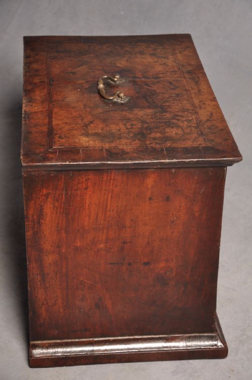 RARE 17TH CENTURY WALNUT CABINET - ADDITIONAL PHOTO 6